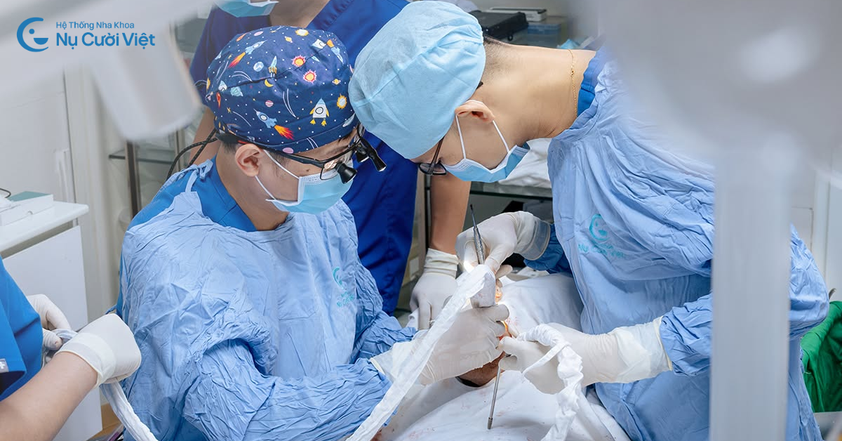 trồng răng implant uy tín tại nha khoa nụ cười việt